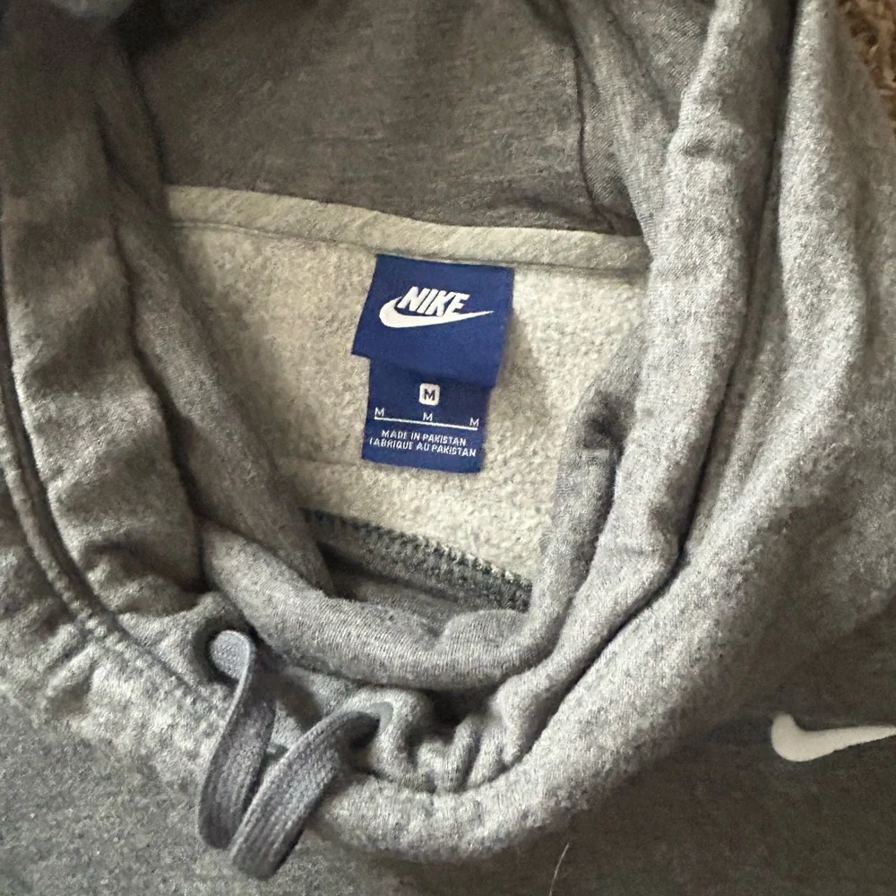 Nike Men's Heather Gray Pullover Hoodie - Picture 3 of 4